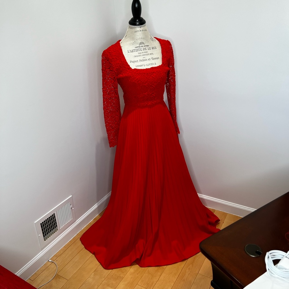Stunning vintage evening dress.